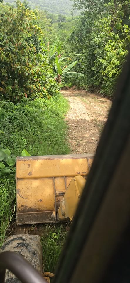 Trabajos de mantenimiento continúan en la bajada de Socorro en Tinajita